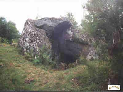 l'entrée du dolmen