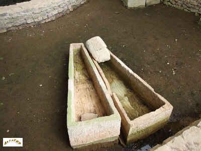 deux autres sarcophages
